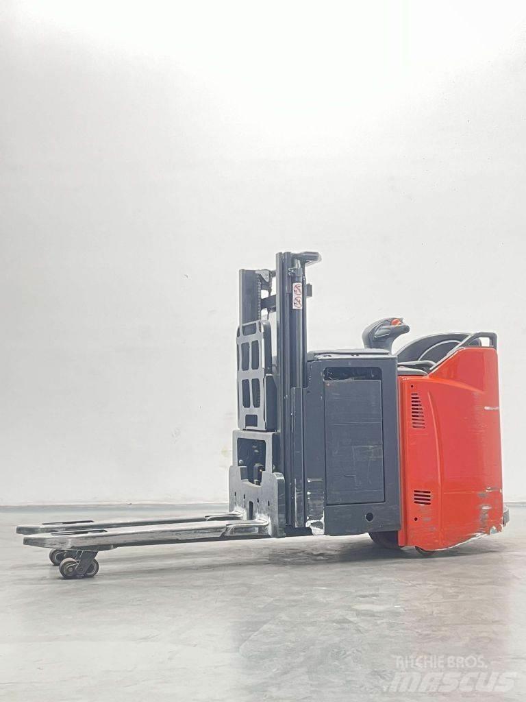 Linde D12HPSP-133 Transpallet uomo a terra