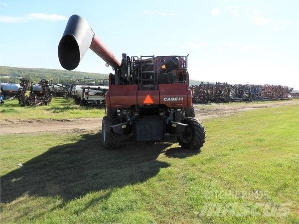 Case IH 8230 Mietitrebbiatrici