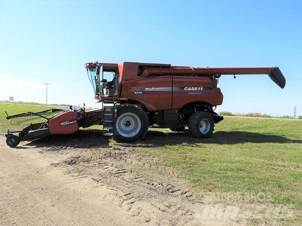 Case IH 8230 Mietitrebbiatrici