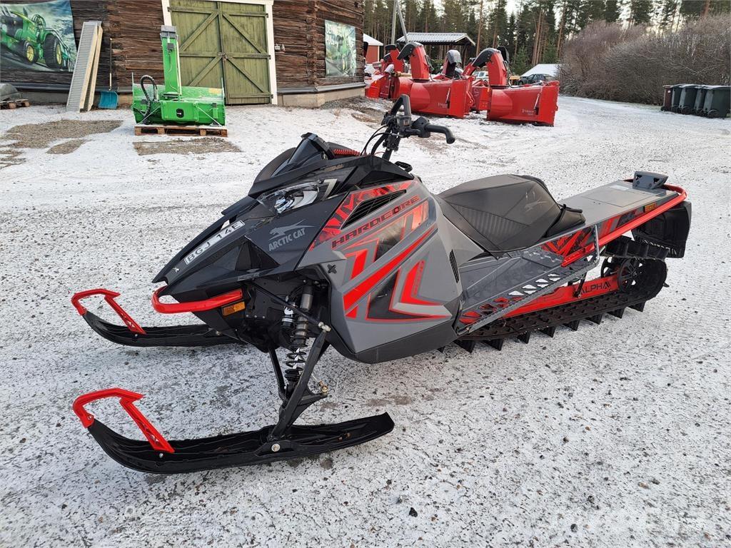 Arctic Cat M 8000 ALPHA Motoslitte
