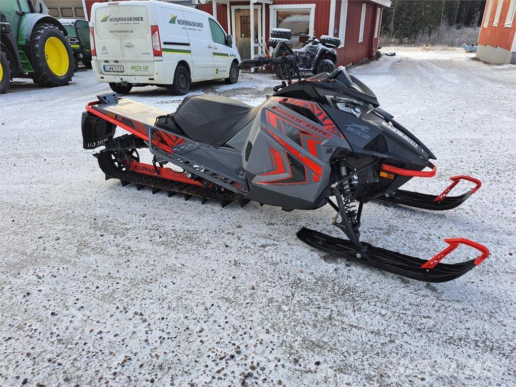 Arctic Cat M 8000 ALPHA Motoslitte