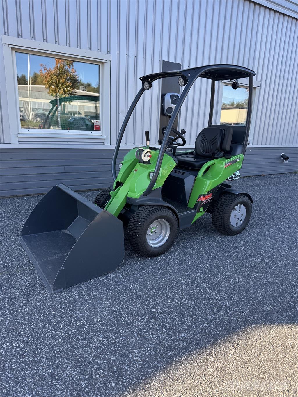 Avant 225 med skopa Mini Pale Gommate