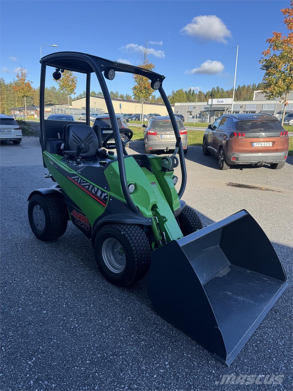Avant 225 med skopa Mini Pale Gommate