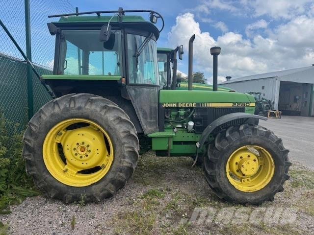 John Deere 2250 TRAKTOR Trattori
