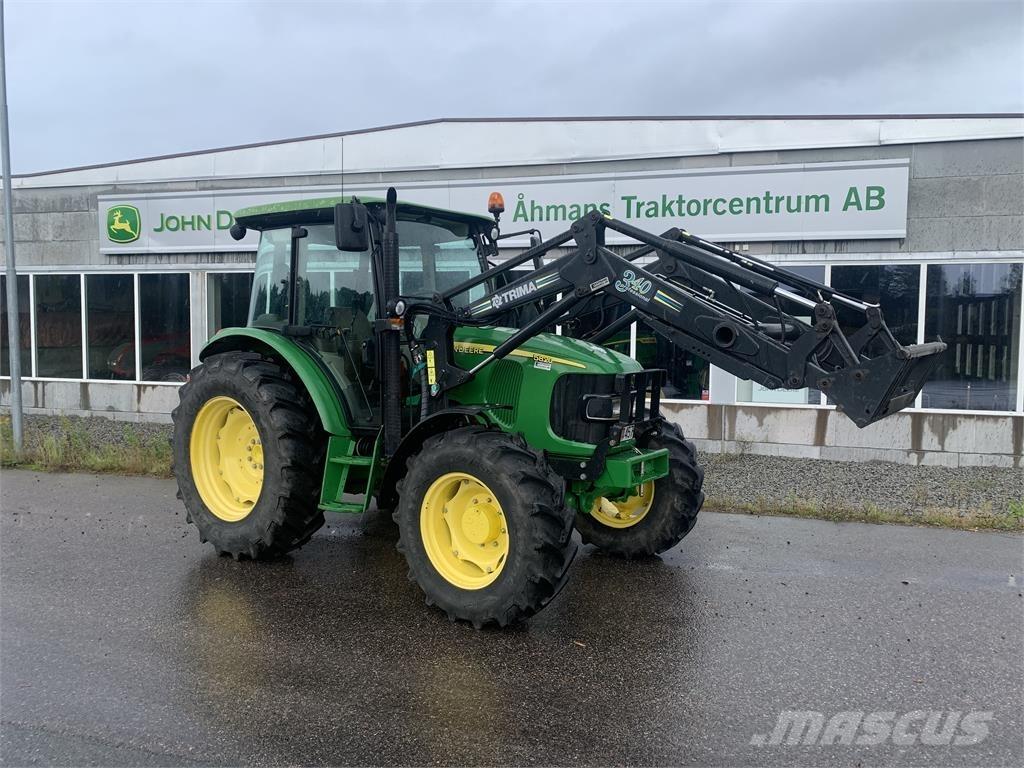 John Deere 5820 Trattori