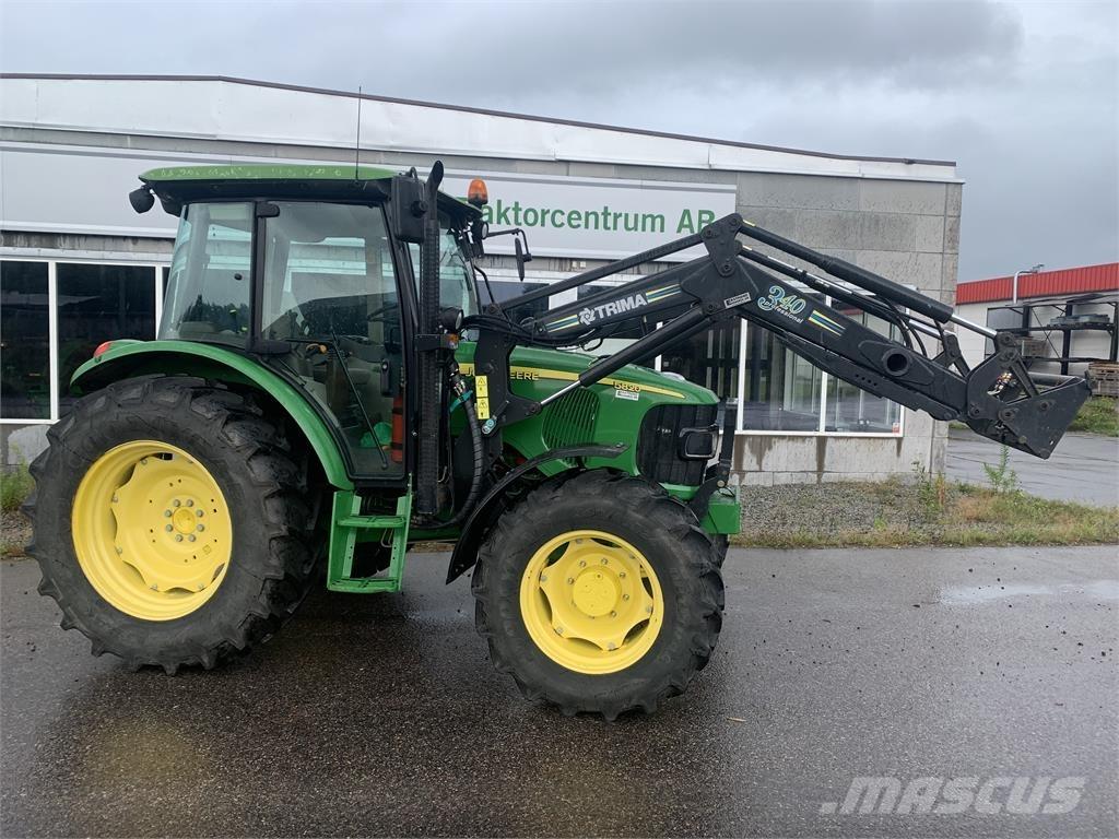 John Deere 5820 Trattori