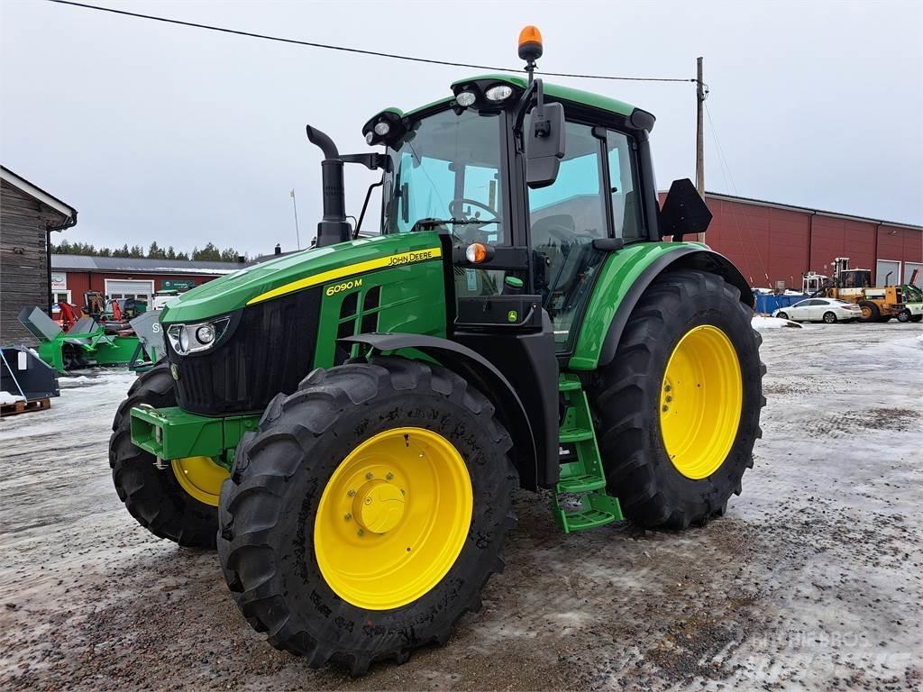 John Deere 6090M Trattori