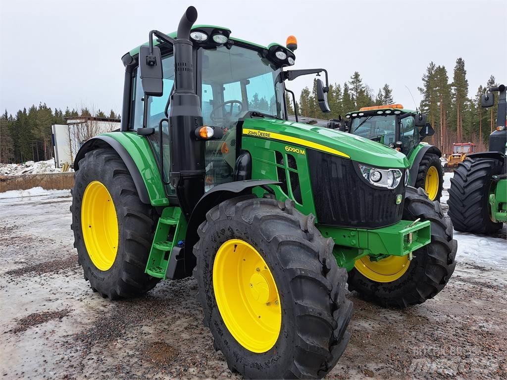 John Deere 6090M Trattori