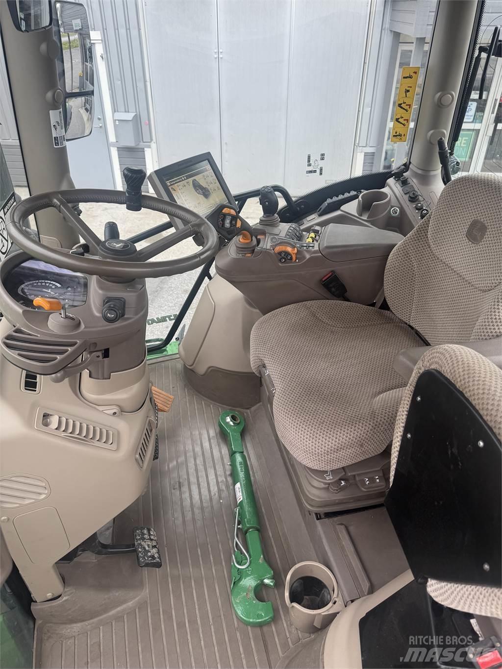 John Deere 6130R Trattori