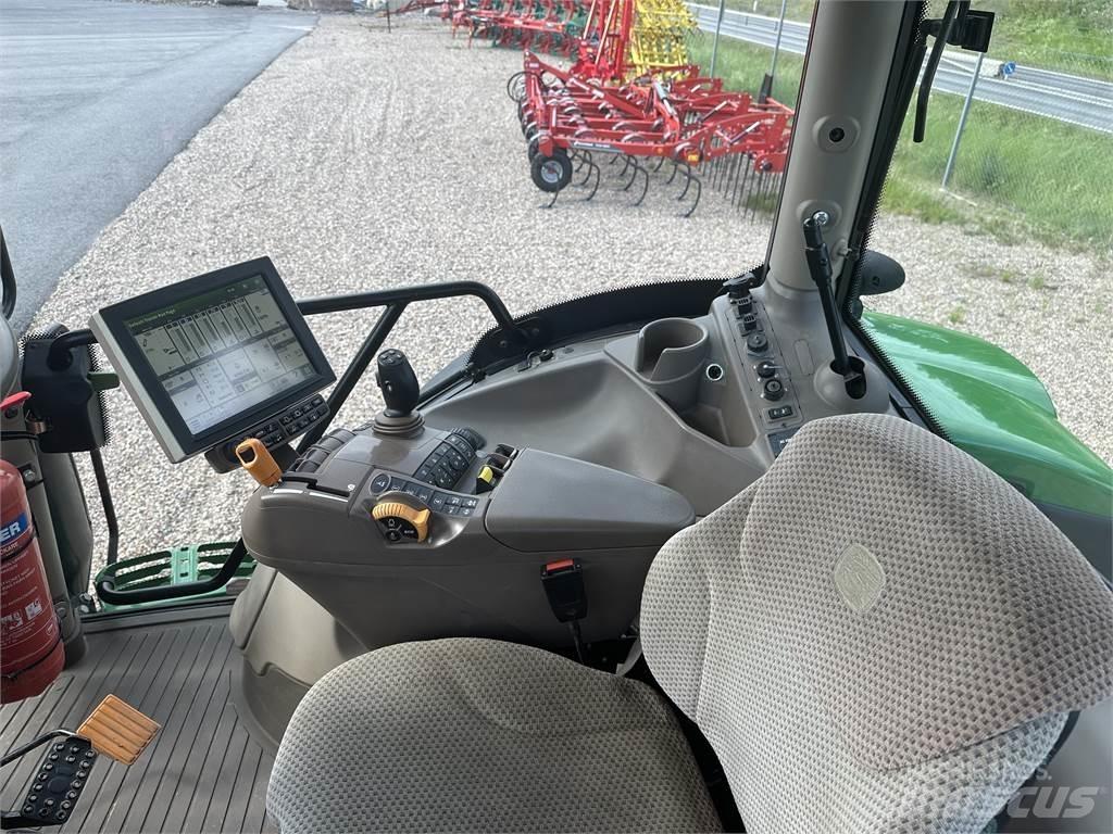 John Deere 6215R Trattori