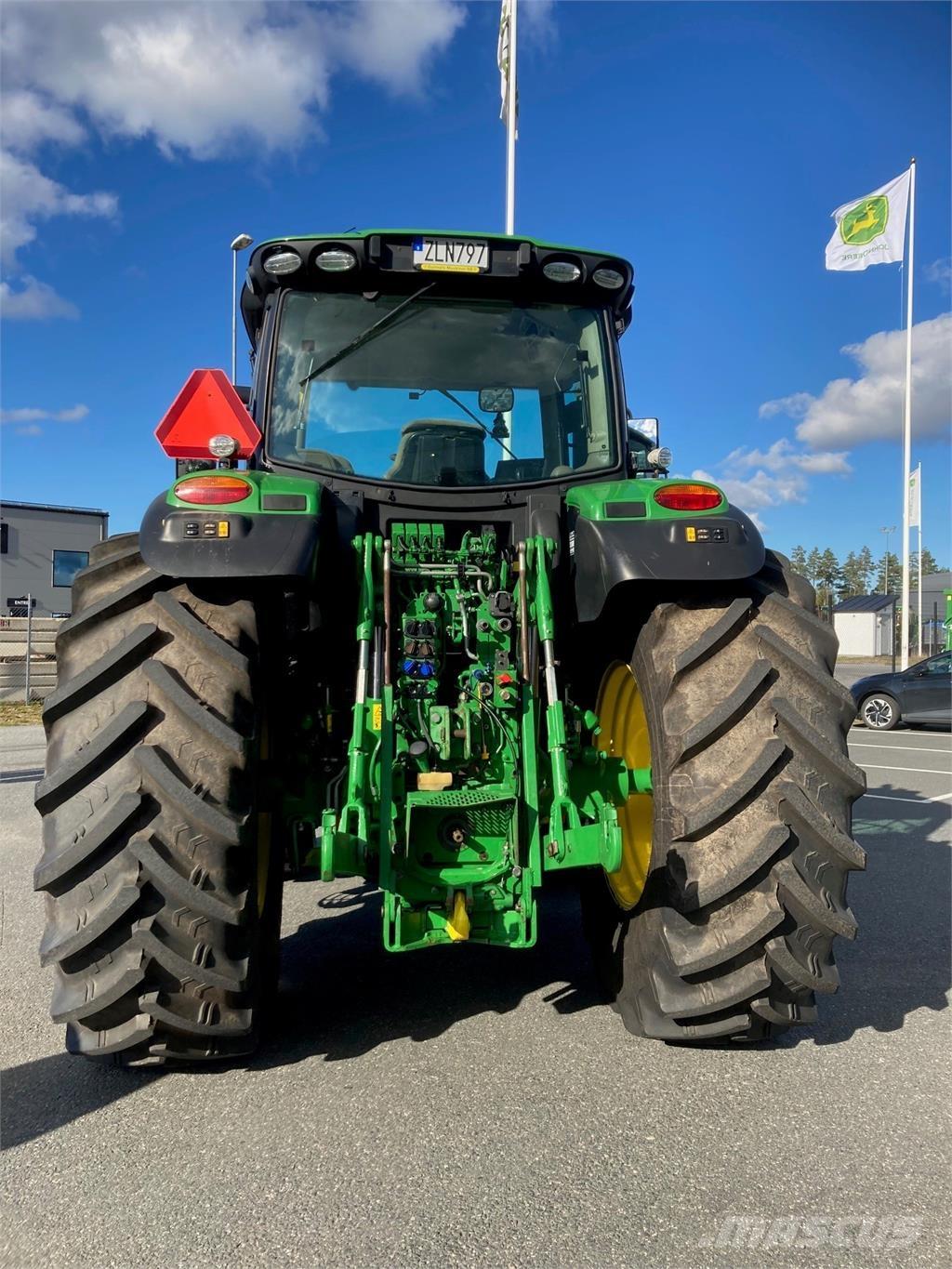 John Deere 6215R Trattori