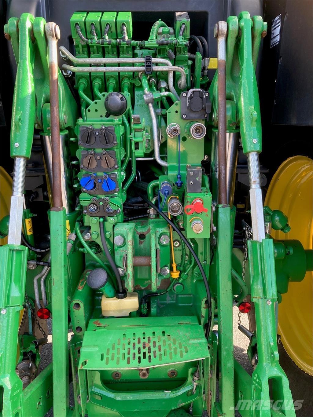 John Deere 6215R Trattori