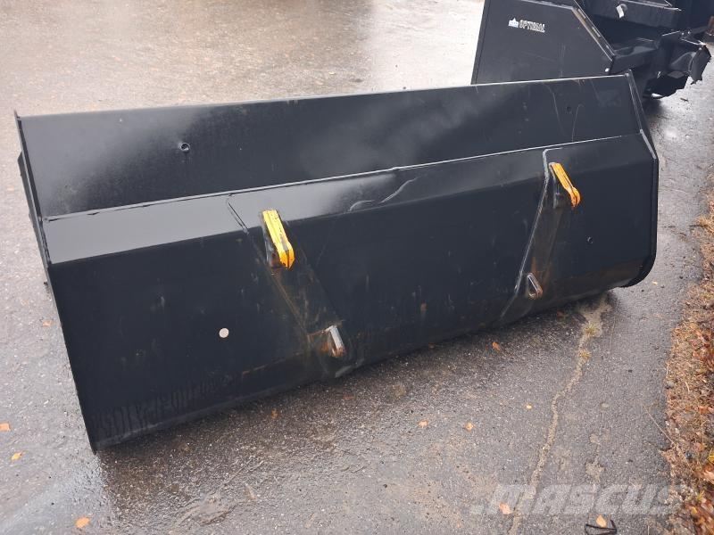  SNÖSKOPA ÅLÖ 220 EURO Altri accessori per trattori