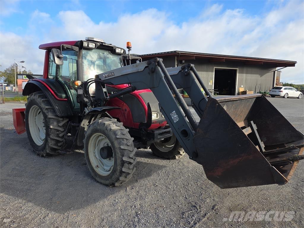 Valtra N121 Trattori
