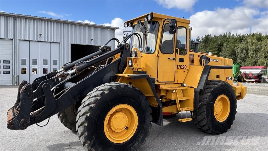 Volvo L90 LASTMASKIN Pale gommate