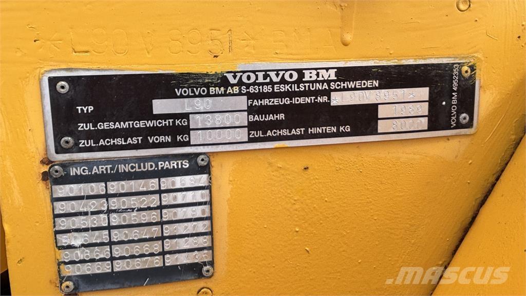 Volvo L90 LASTMASKIN Pale gommate