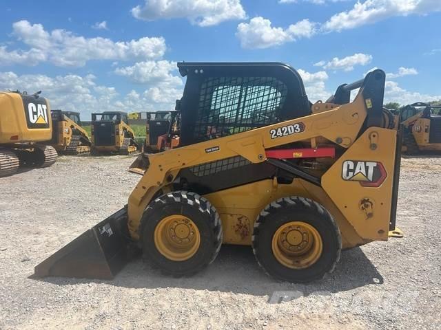 CAT 242D3 Pneumatici, ruote e cerchioni