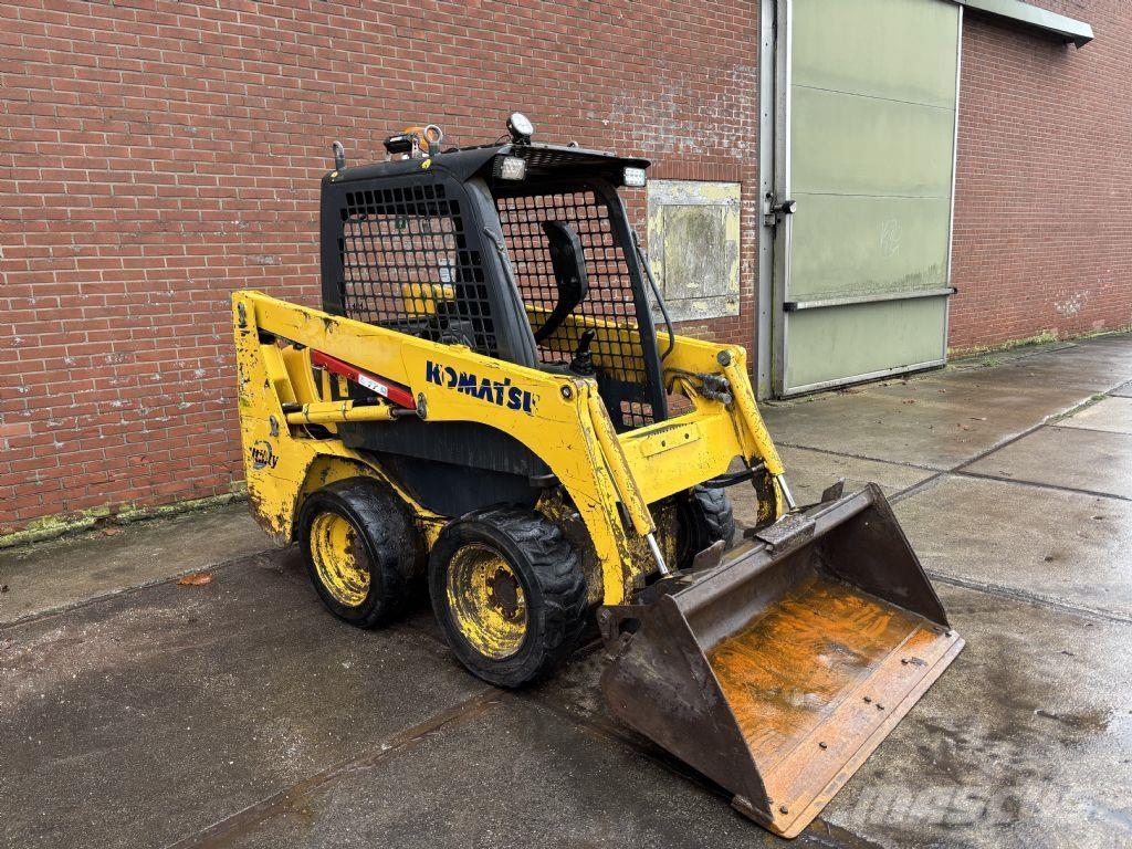 Komatsu SK510 Mini Pale Gommate
