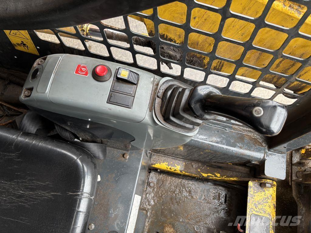 Komatsu SK510 Mini Pale Gommate