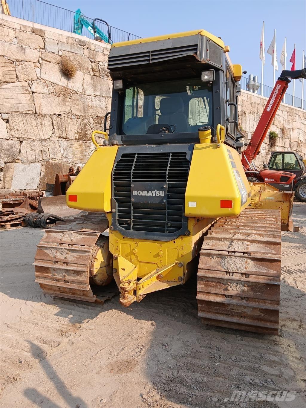 Komatsu D51PXI-22 Posatubi cingolati