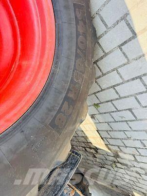 CLAAS ARION 640 Trattori