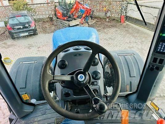 New Holland T8040 Trattori