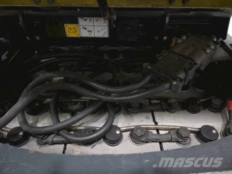 Aisle-Master 15E Elevatore passaggio stretto