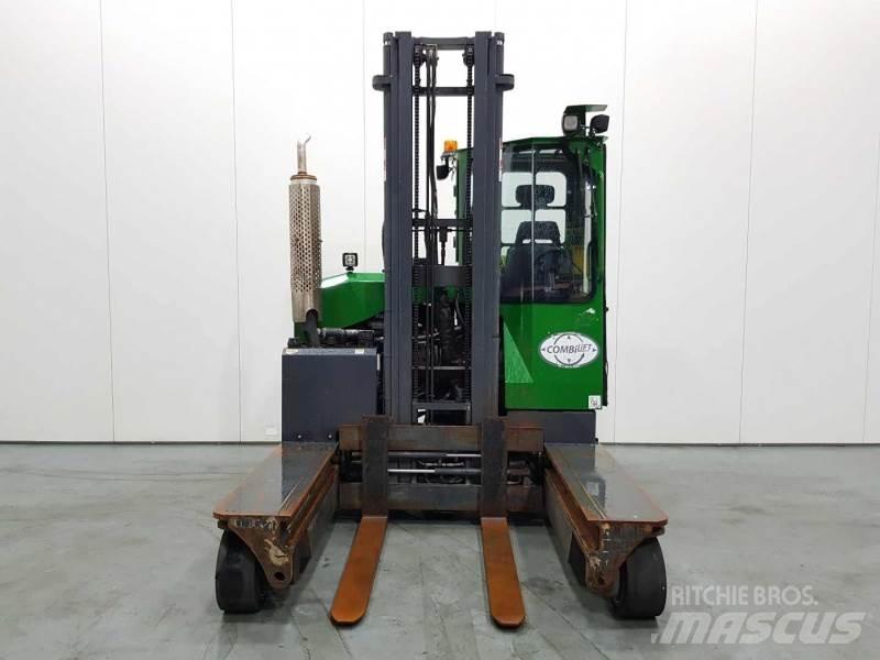 Combilift C3000 Carrello elevatore retrattile a 4 vie