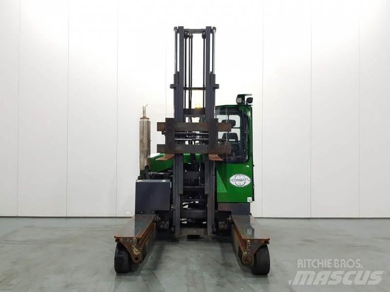 Combilift C3000 Carrello elevatore retrattile a 4 vie