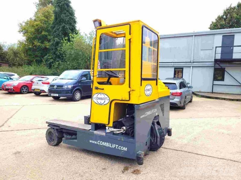 Combilift C3000 GAS Carrello elevatore retrattile a 4 vie