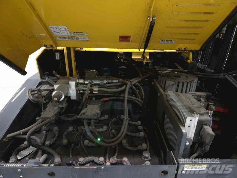 Combilift CBE3000 Carrello elevatore retrattile a 4 vie