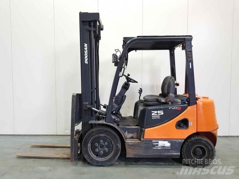 Doosan D25S-5 Carrelli elevatori diesel