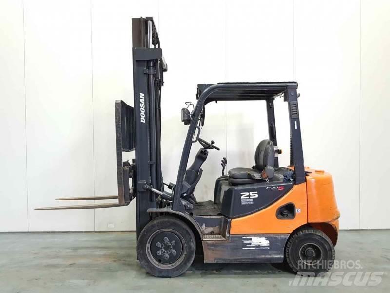 Doosan D25S-5 Carrelli elevatori diesel