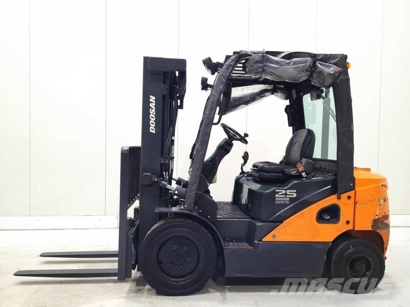 Doosan D25S-7 Carrelli elevatori diesel
