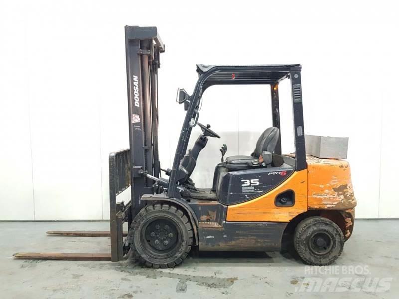 Doosan D35C-5 Carrelli elevatori diesel