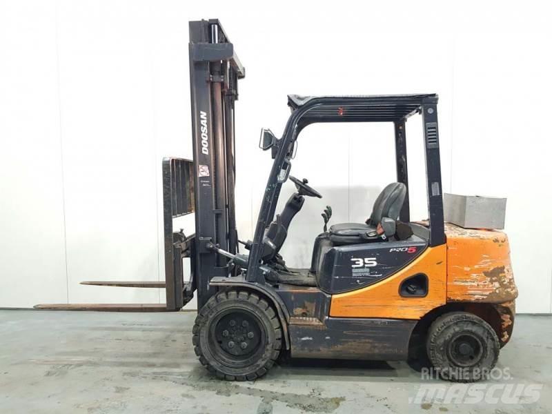 Doosan D35C-5 Carrelli elevatori diesel