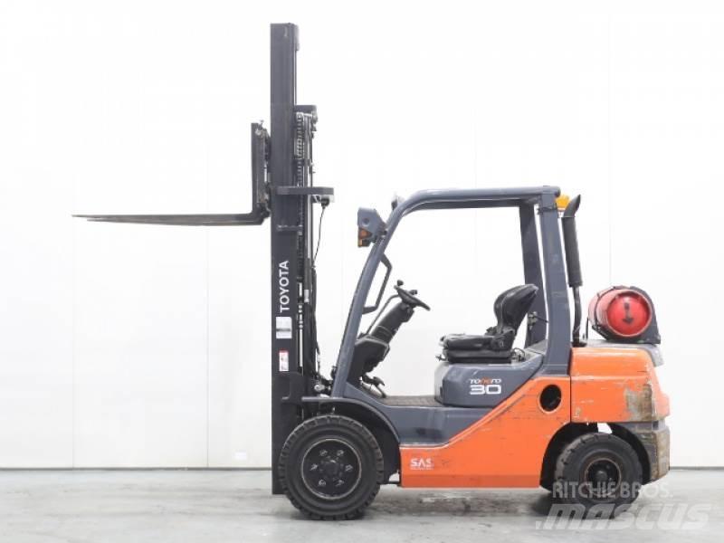 Toyota 02-8FGF30 Carrelli elevatori GPL