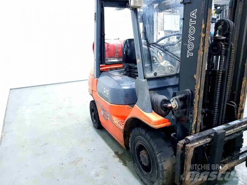 Toyota 42-7FGF25 Carrelli elevatori GPL