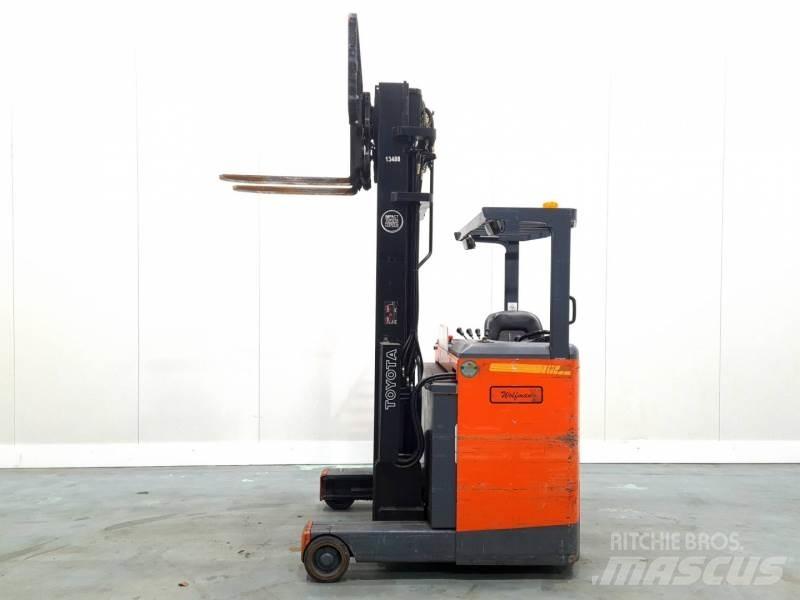 Toyota 6FBRE-12 Carrello retrattile