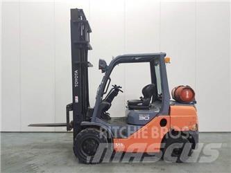 Toyota 8FGF30 Carrelli elevatori GPL
