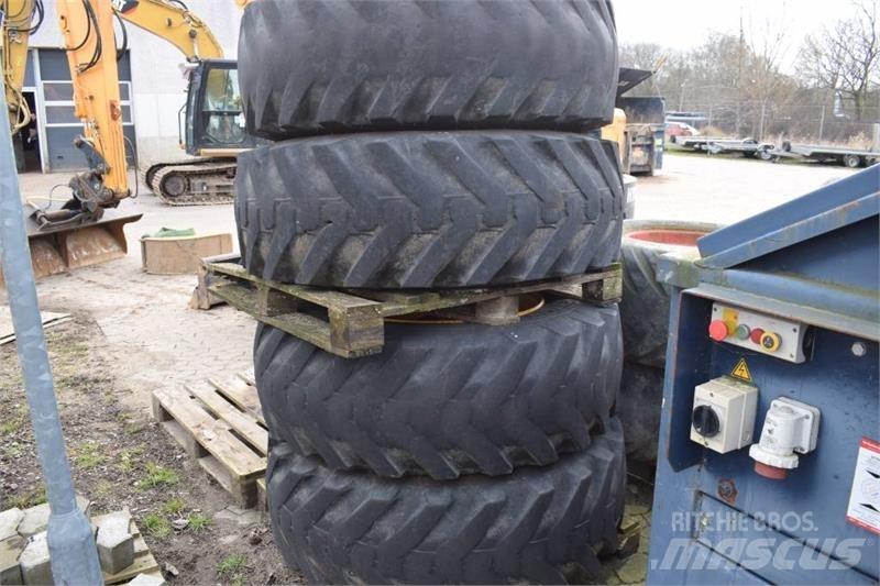JCB 4 CX Pneumatici, ruote e cerchioni