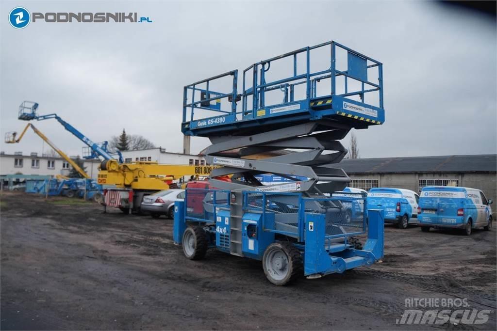 Genie 4390 Piattaforme a pantografo