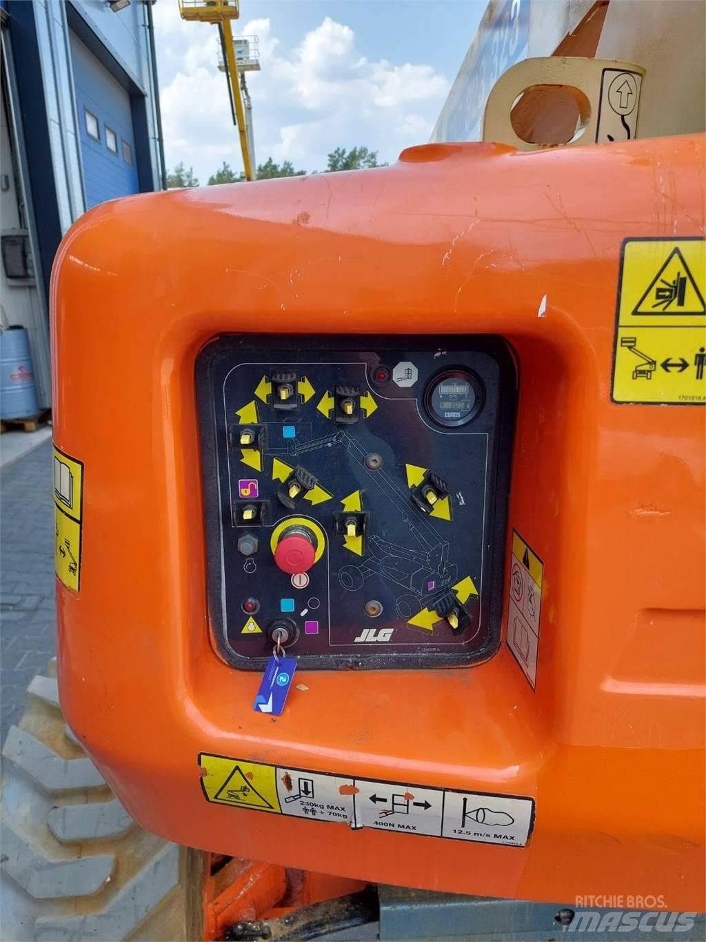 JLG M600JP Piattaforme a braccio articolato