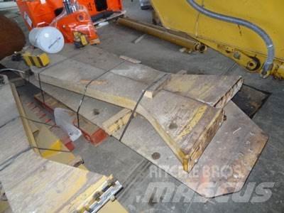 CAT 740 Tailgate Altri componenti