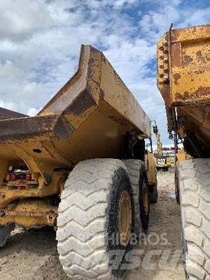 CAT 740B Dumpers articolati