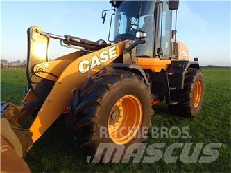 CASE 721G Pale gommate
