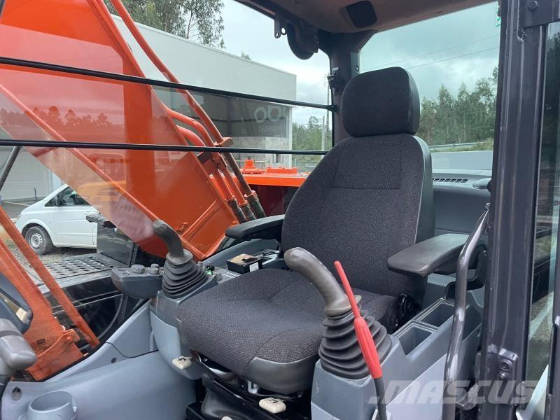 Hitachi ZX210 Escavatori cingolati