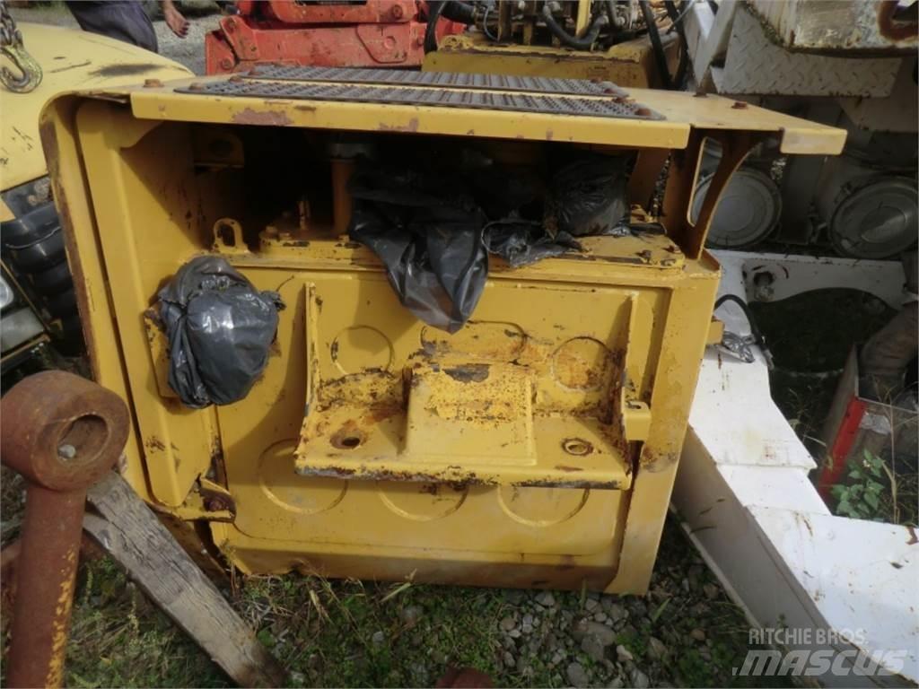CAT 735 Telaio e sospensioni