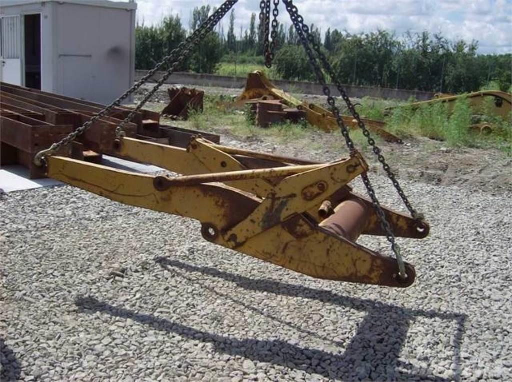 CAT 910 Telaio e sospensioni