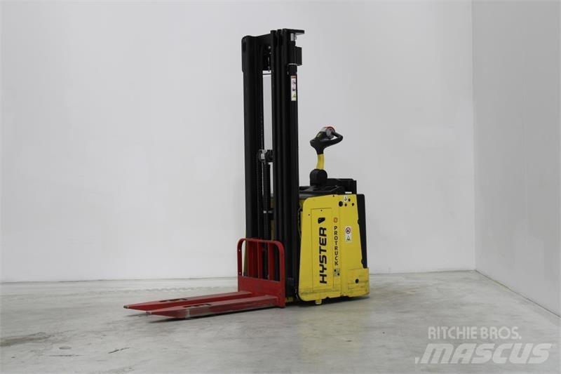 Hyster S1.5S Carelli stoccatori  automatici-usati
